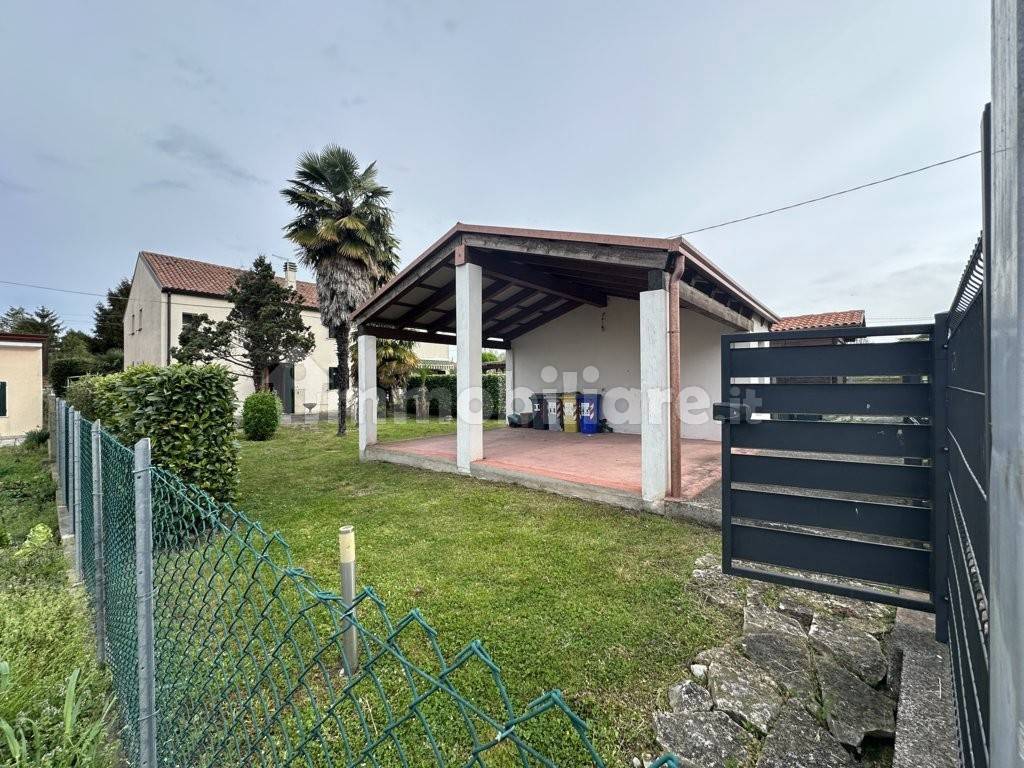 4 bedrooms Villa in Mira, Italy No. 274230
