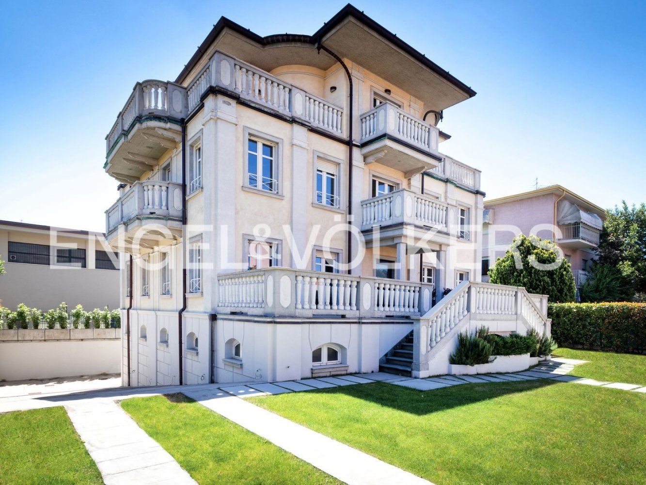 11 rooms Villa in Brescia, Italy No. 109324