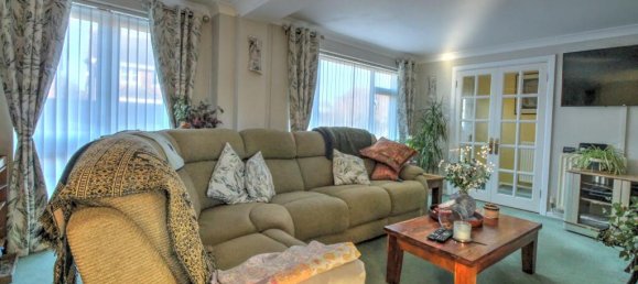 3 bedrooms Bungalow in Bognor Regis, United Kingdom No. 10587 4