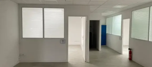 Propiedad comercial en Stains, France 525 m² No. 346134 2