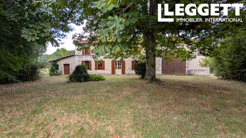 2 bedrooms House in Charente-Maritime, France No. 343610