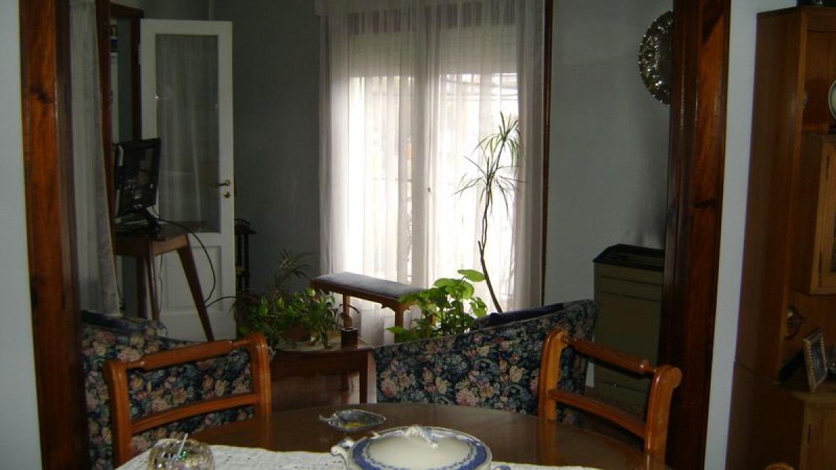 Casa de 4 dormitorios en Buenos Aires, Argentina No. 89042