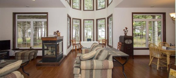 2 bedrooms House in Halifax, Canada No. 2 4