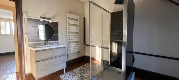 Casa de 4 dormitorios en Saint-Amand-Montrond, France No. 51265 10