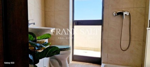 2 bedrooms Penthouse in Zurrieq, Malta No. 8200 16