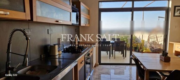 2 bedrooms Penthouse in Zurrieq, Malta No. 8200 2