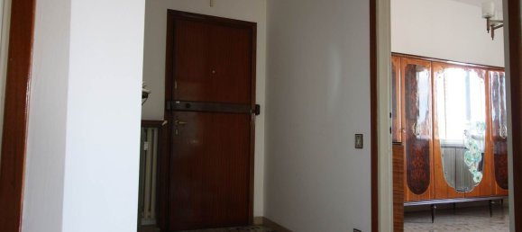 Apartamento de 3 dormitorios en Cinisello Balsamo, Italy No. 358042 3