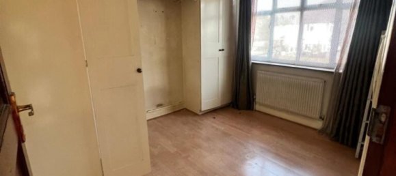 4 bedrooms House in Harrow, United Kingdom No. 6319 3