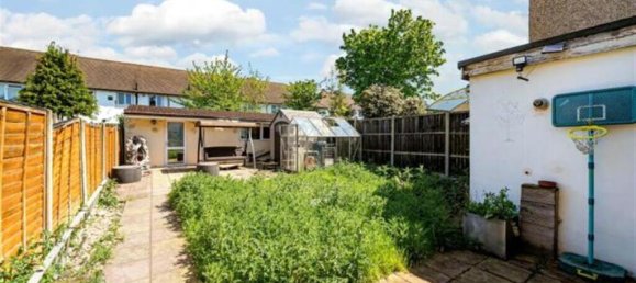 4 bedrooms House in Harrow, United Kingdom No. 6319 8