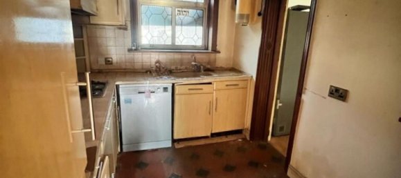 4 bedrooms House in Harrow, United Kingdom No. 6319 7