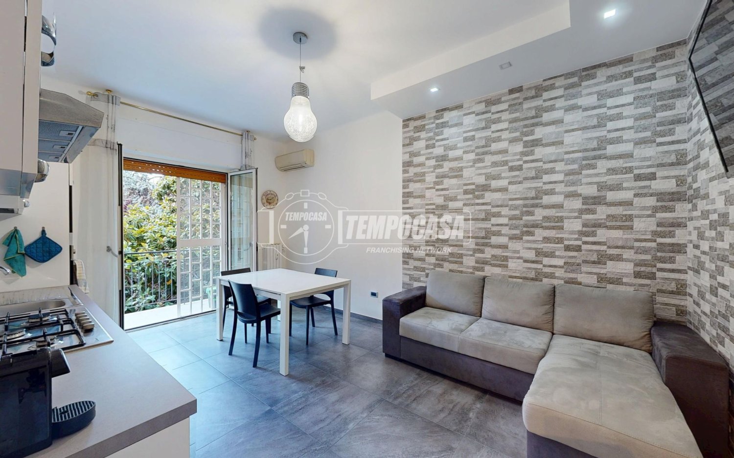 2 bedrooms Apartment in Bari, Italy No. 335330