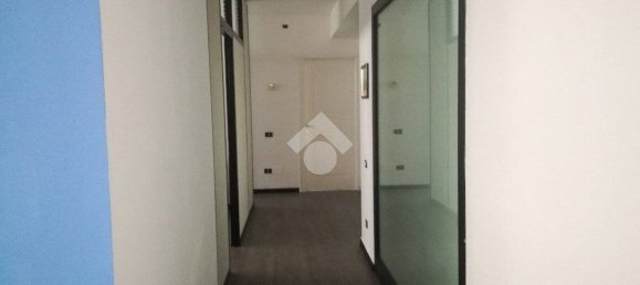 Garage à Potenza, Italy 85m² No. 139528 4