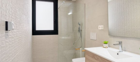 Apartamento de 2 dormitorios en Alicante, Spain No. 177317 14
