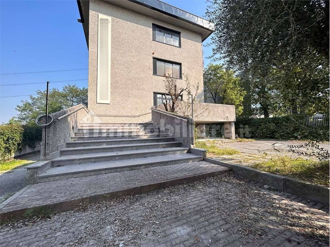 5 rooms Warehouse in Cinisello Balsamo, Italy No. 175984