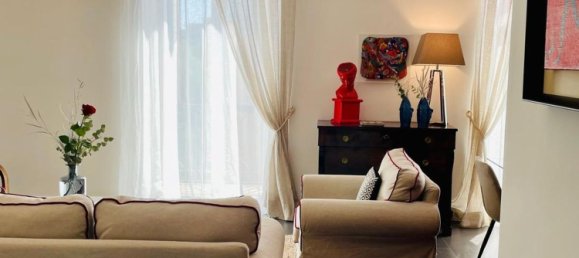 3 bedrooms Apartment in Naples, Italy No. 327457 2