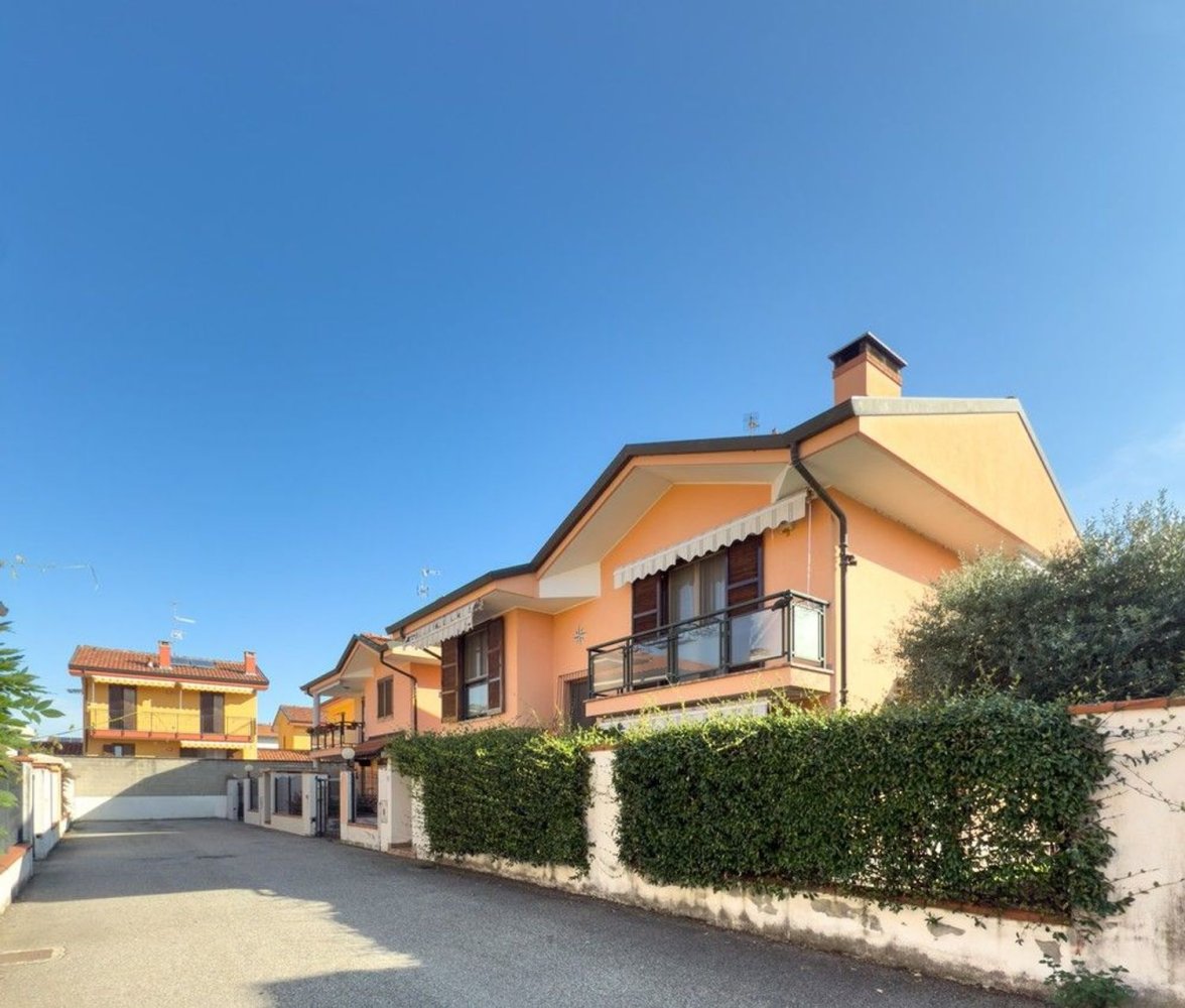 5 Schlafzimmer Villa in Trecate, Italy, Nr. 343090