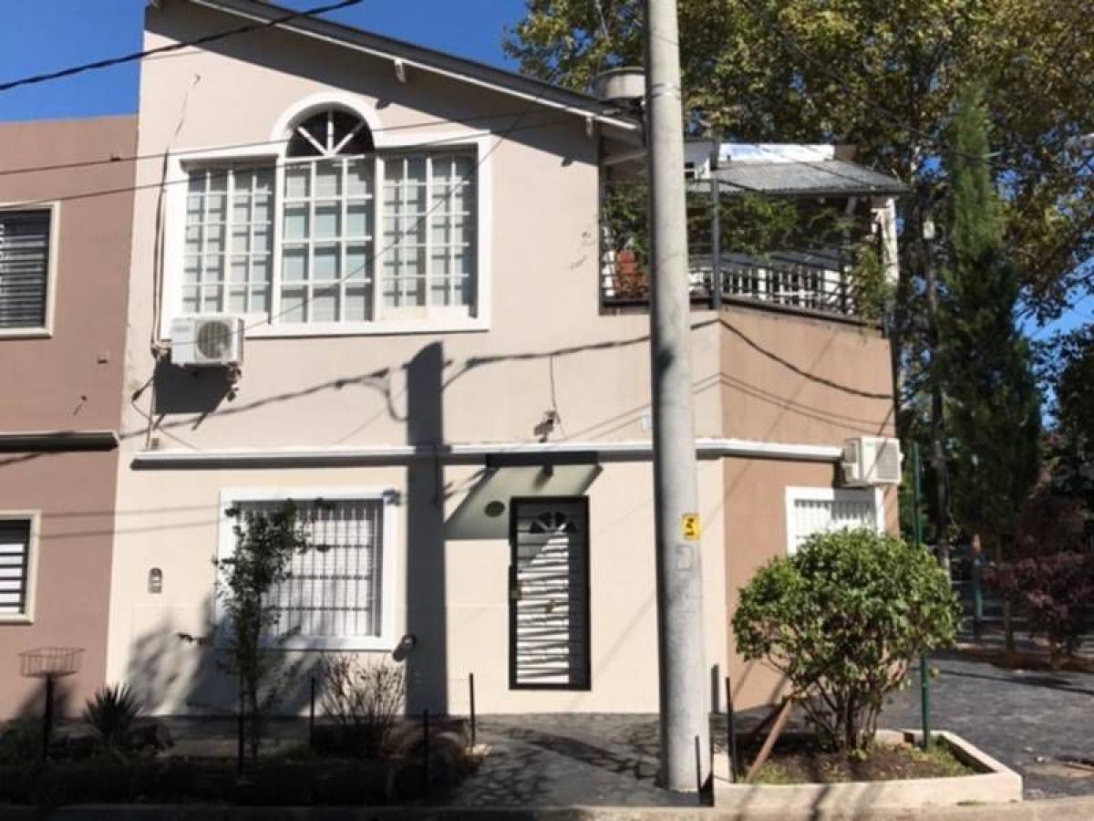 2 bedrooms House in Vicente Lopez, Argentina No. 51944