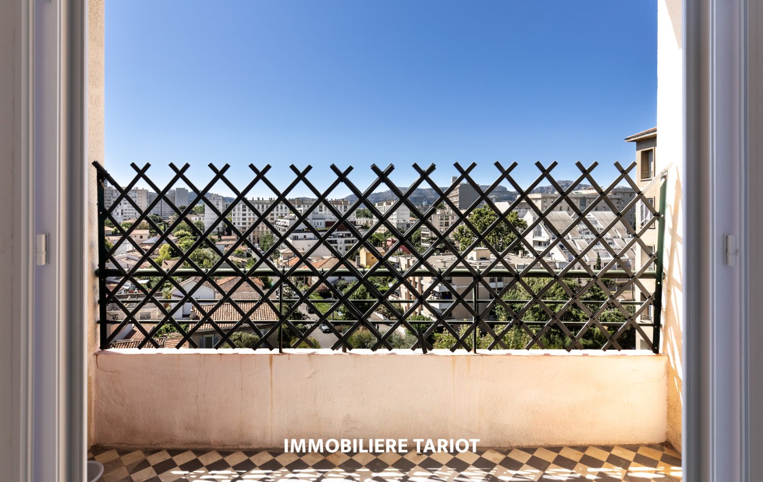 2 bedrooms Apartment in Marseille, France No. 320820
