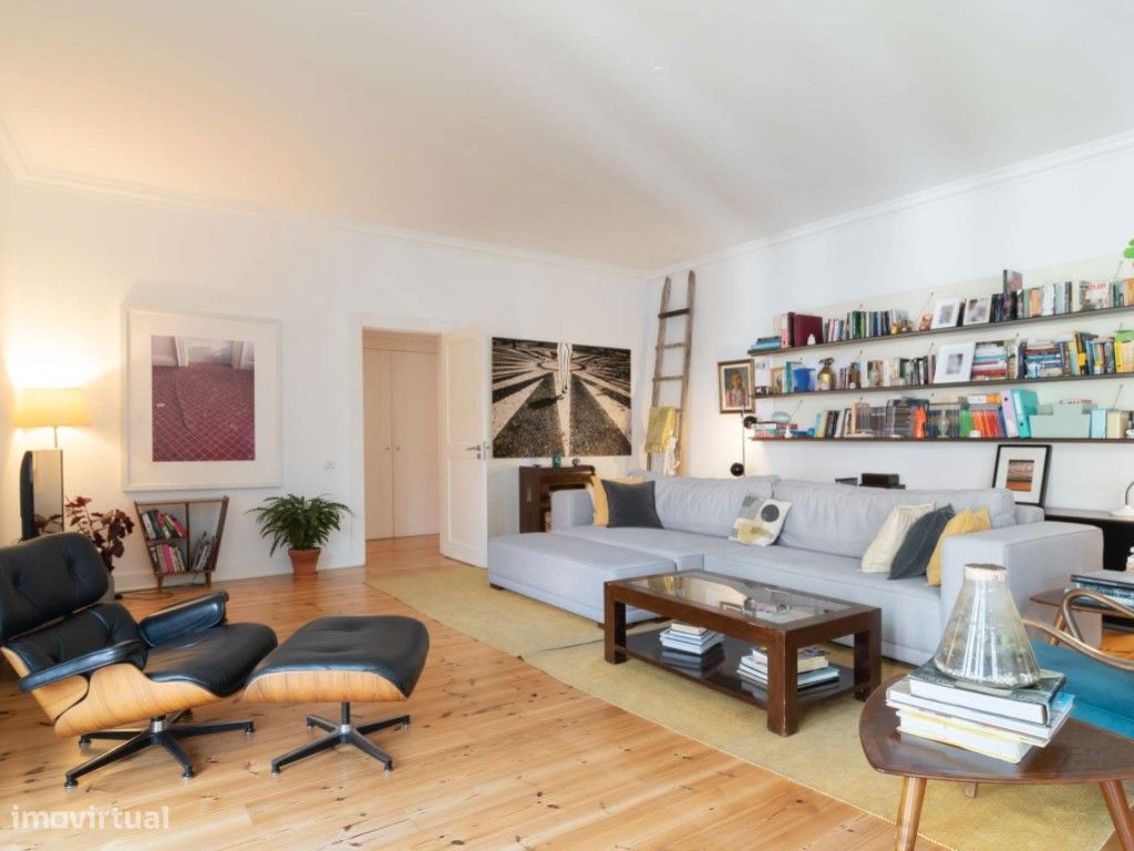 3 bedrooms Apartment in Lisbon, Portugal No. 122227
