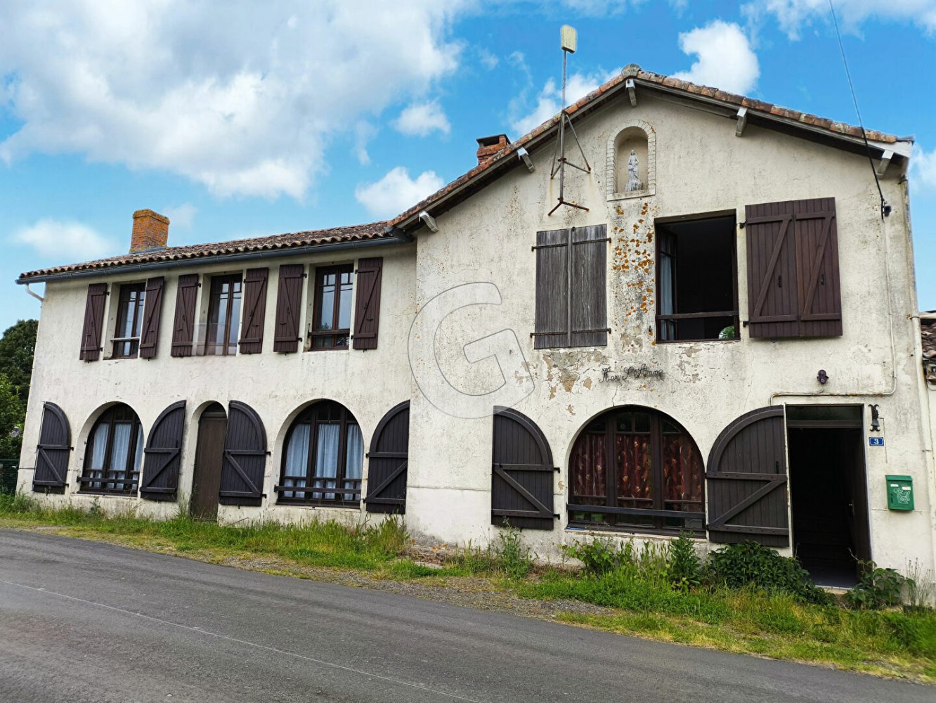 Casa de 5 dormitorios en Vendee, France No. 282485