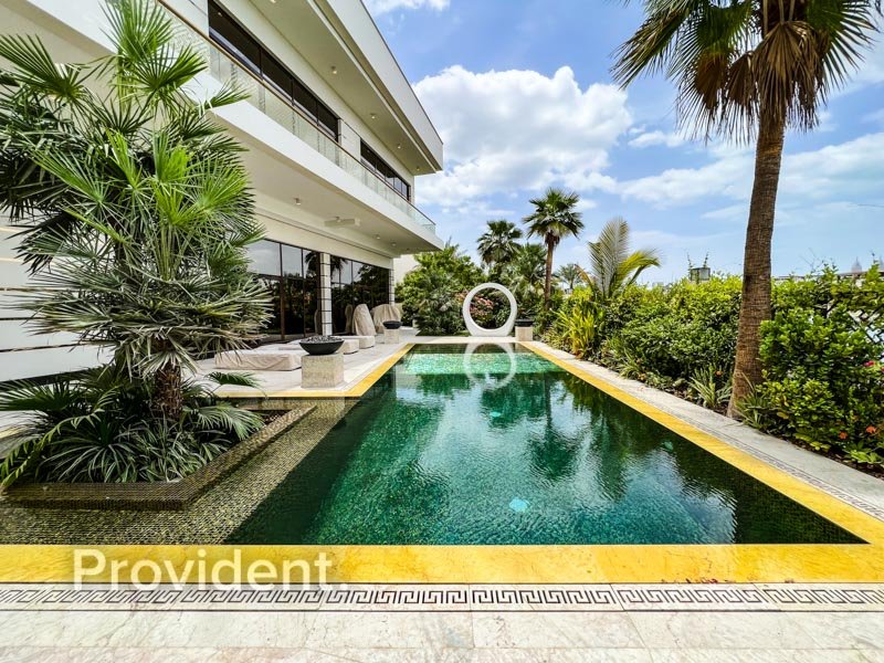 7 bedrooms Villa in Emirates Hills, UAE No. 3643