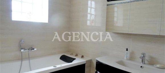 5 bedrooms House in Roissy-en-Brie, France No. 176724 8