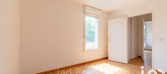 1 bedroom Apartment in Limay, France No. 280036 4