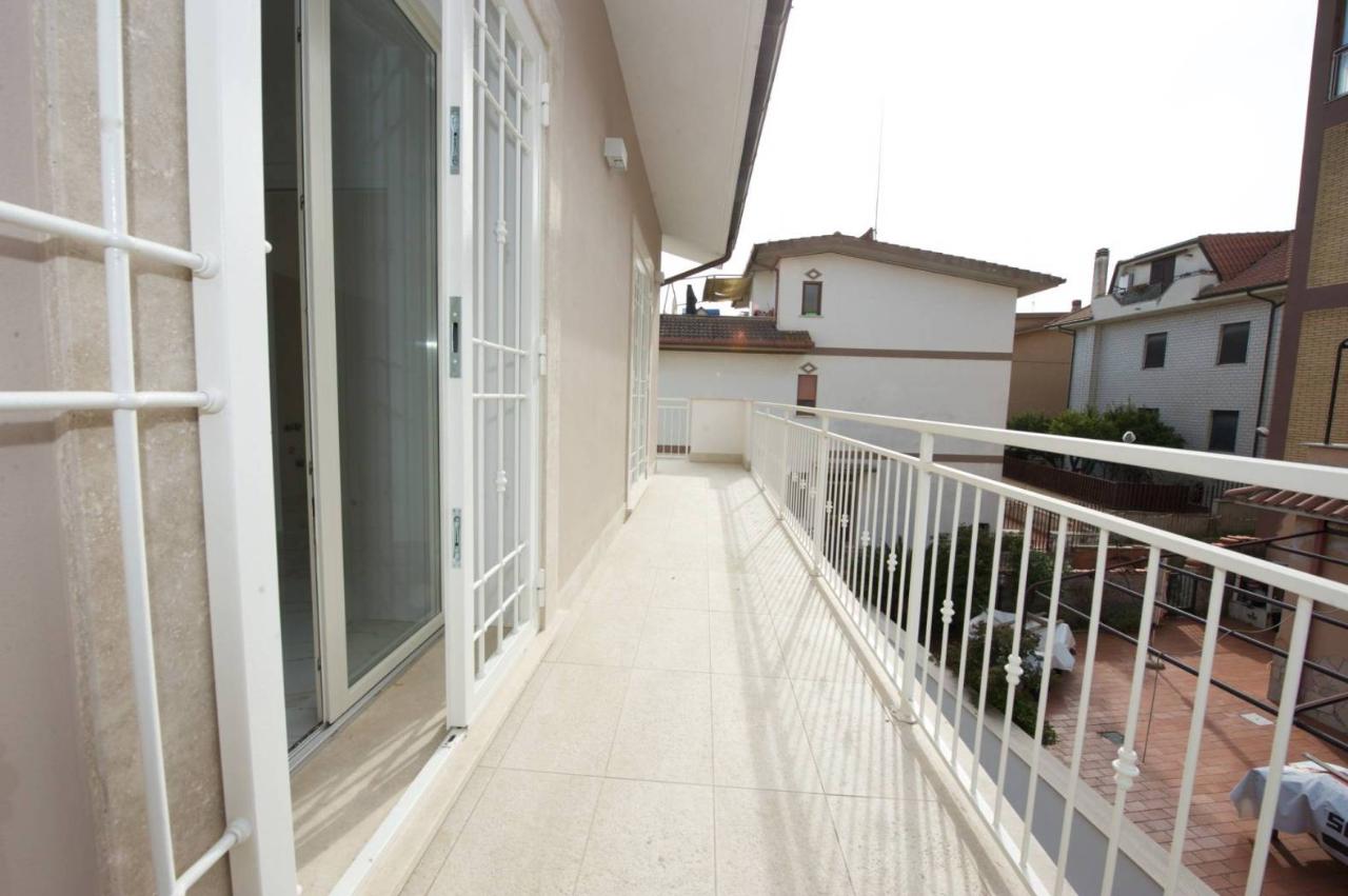 4 rooms Penthouse in Monterotondo, Italy No. 38533