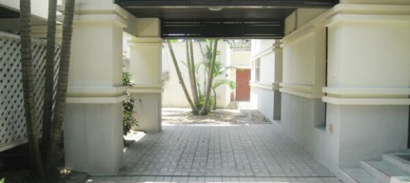 Villa de 3 dormitorios en Tay Ho, Vietnam No. 5768 4