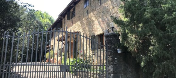 4 bedrooms House in Cortona, Italy No. 240 3