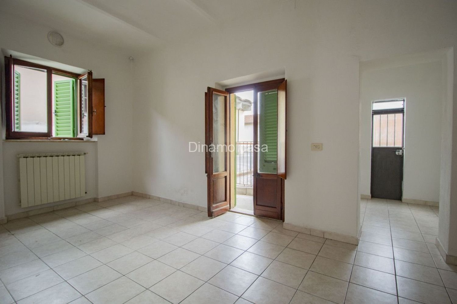 3 bedrooms Apartment in Prato, Italy No. 402446
