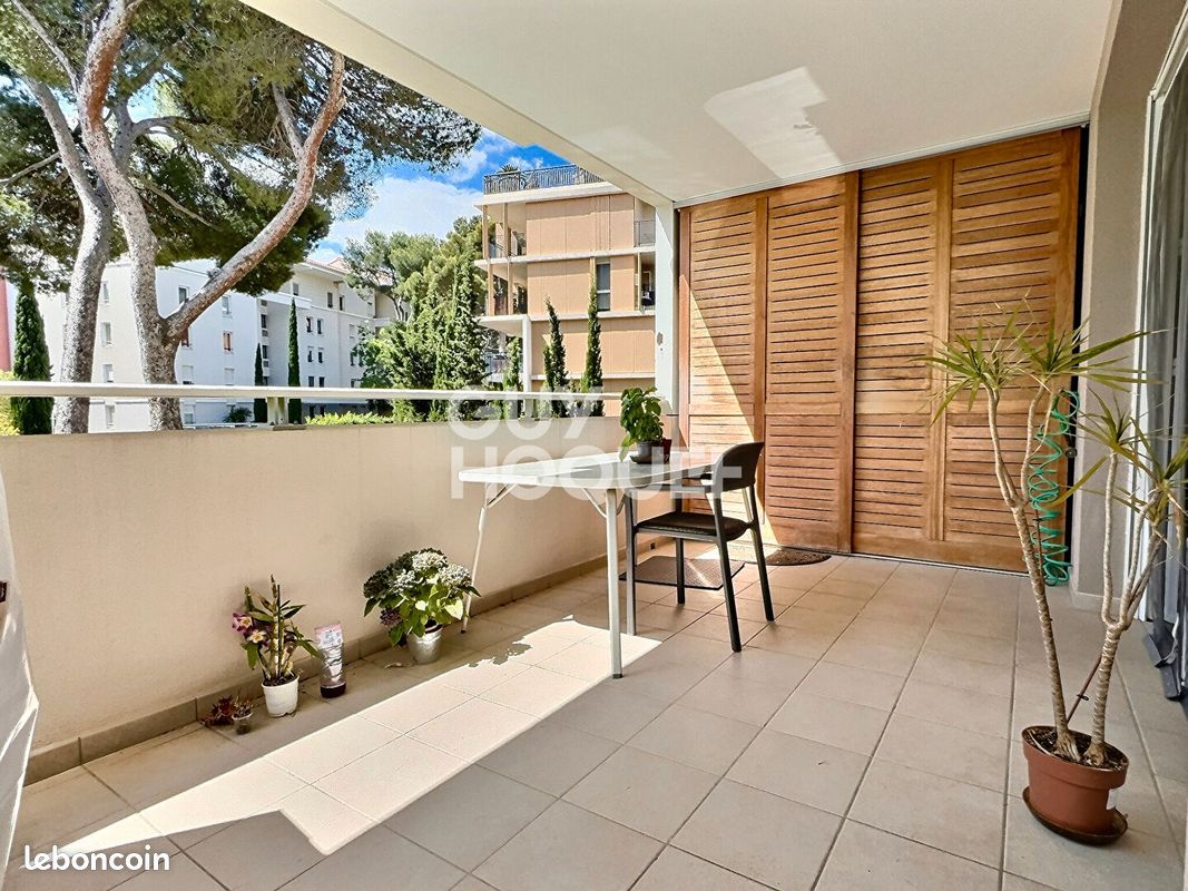 2 bedrooms Apartment in Marseille, France No. 334820