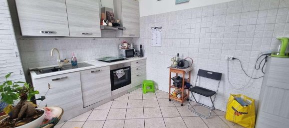 3-salle Appartement à Limbiate, Italy No. 152009 16