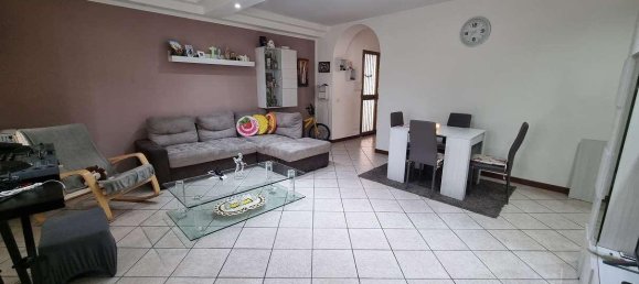 3-salle Appartement à Limbiate, Italy No. 152009 13