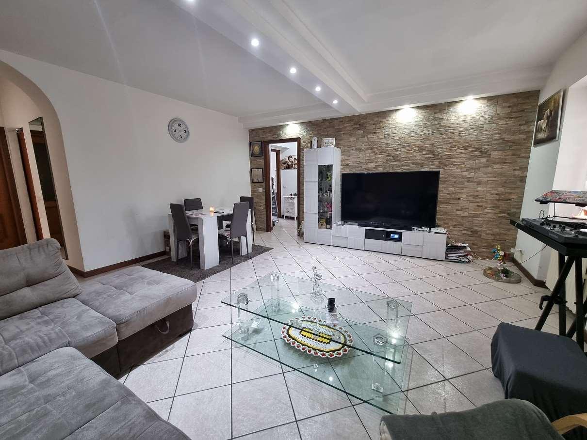 3-salle Appartement à Limbiate, Italy No. 152009