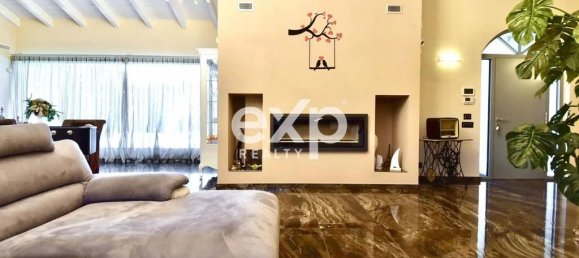 3 Schlafzimmer Villa in Lazzate, Italy, Nr. 152063 8