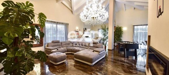 3 Schlafzimmer Villa in Lazzate, Italy, Nr. 152063 5