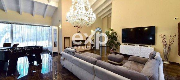 3 Schlafzimmer Villa in Lazzate, Italy, Nr. 152063 9