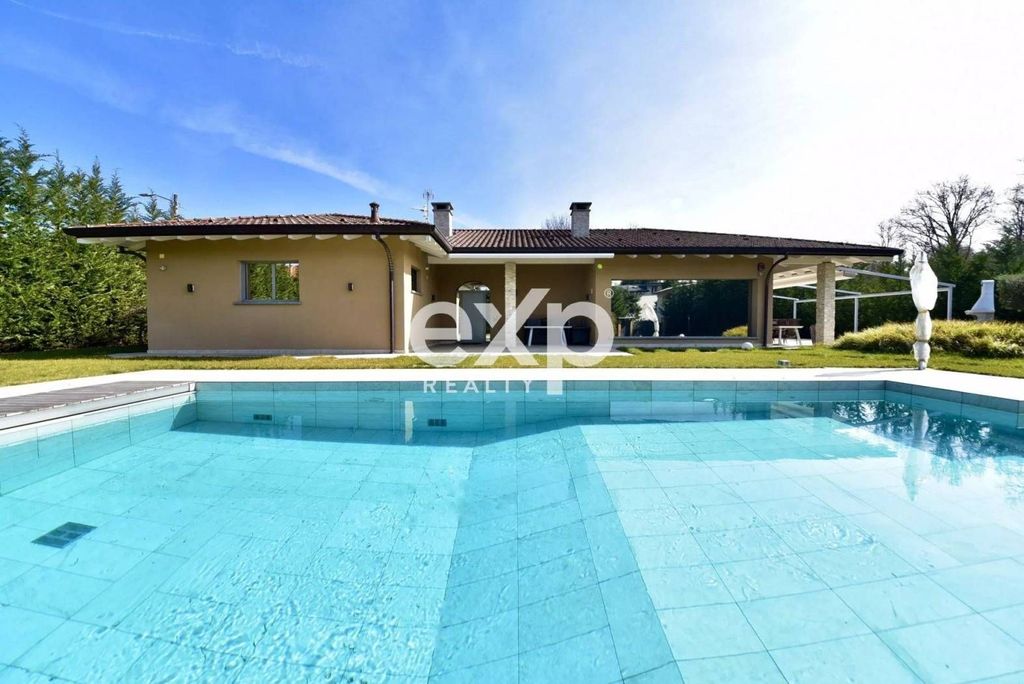 3 Schlafzimmer Villa in Lazzate, Italy, Nr. 152063