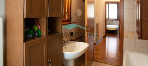 Apartamento de 3 dormitorios en Saronno, Italy No. 341516 33