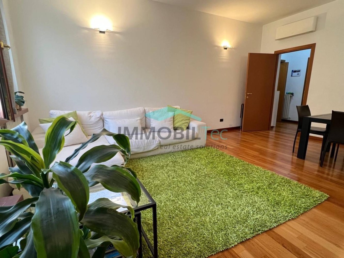Apartamento de 3 dormitorios en Saronno, Italy No. 341516