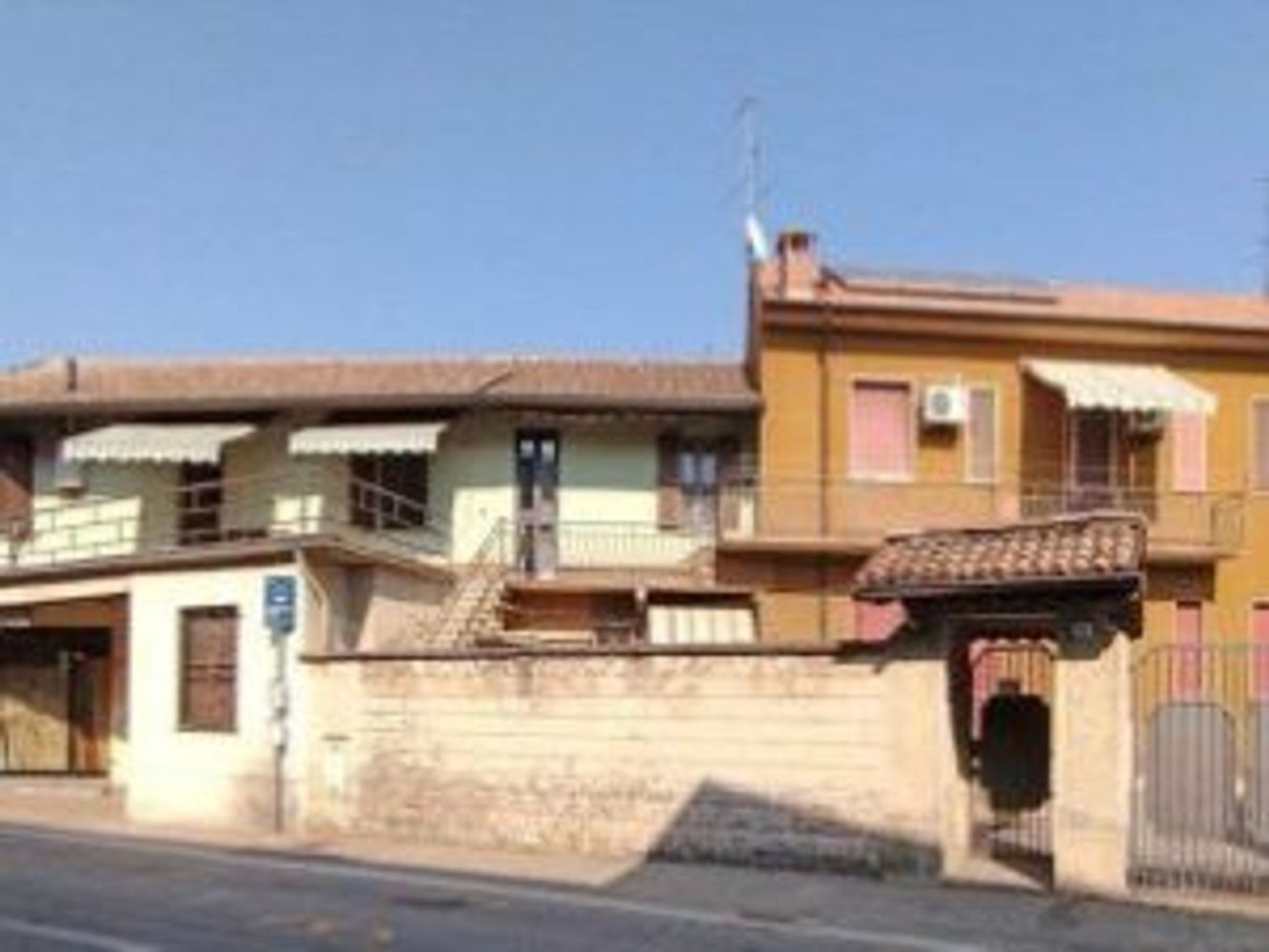 34m² Garage in Gambolò, Italy No. 82517