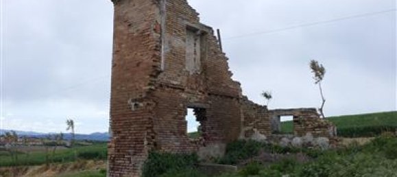 Дом с 4 комнатами в Сан Костанцо, Италия № 179028 4