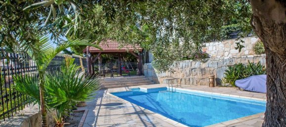 6 bedrooms Villa in Limassol, Cyprus No. 1711 9