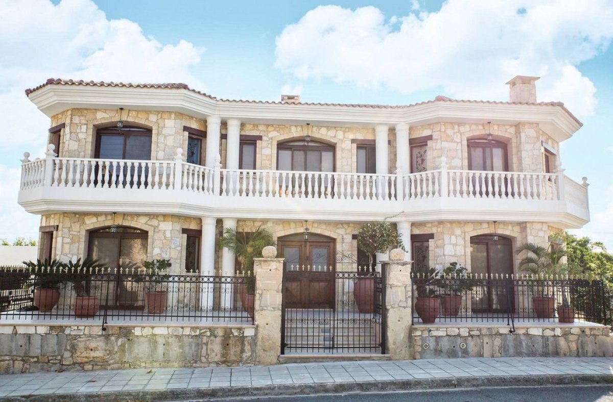 6 bedrooms Villa in Limassol, Cyprus No. 1711