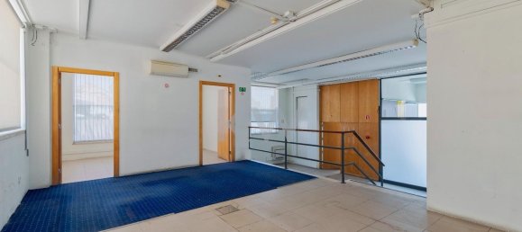 138m² Commercial property in Almada, Portugal No. 68865 13