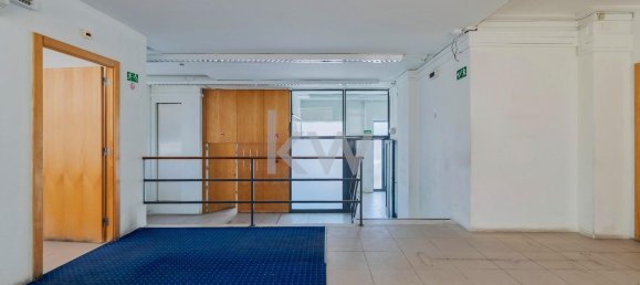 138m² Commercial property in Almada, Portugal No. 68865 14
