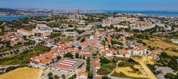 138m² Commercial property in Almada, Portugal No. 68865 30
