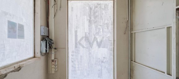 138m² Commercial property in Almada, Portugal No. 68865 9