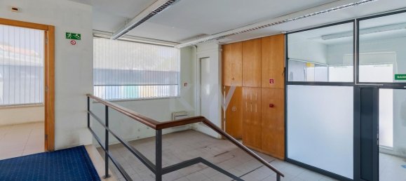 138m² Commercial property in Almada, Portugal No. 68865 16